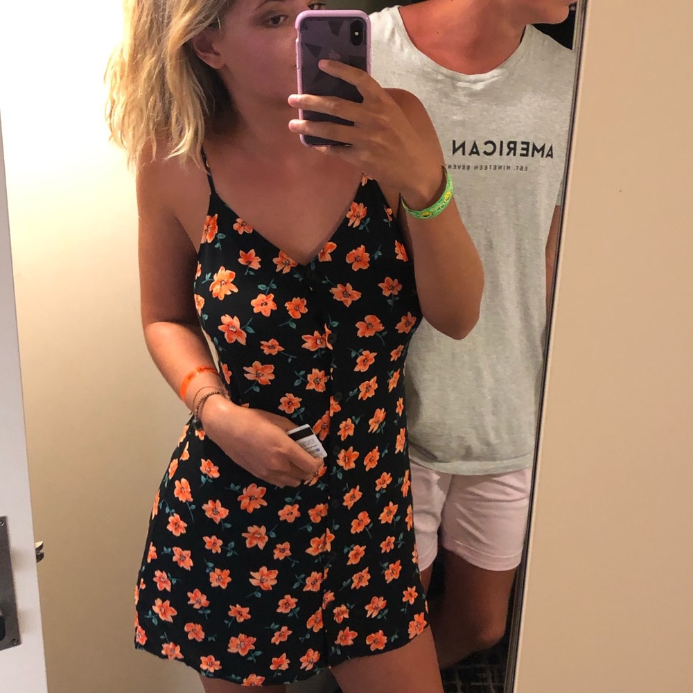 pretty floral dress 🌻